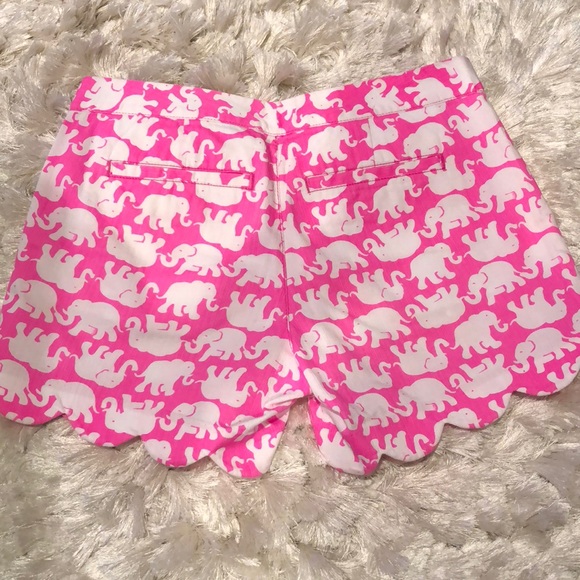 Lilly Pulitzer Tusk in Sun buttercup shorts ๐ โ๏ธ - Picture 2 of 7